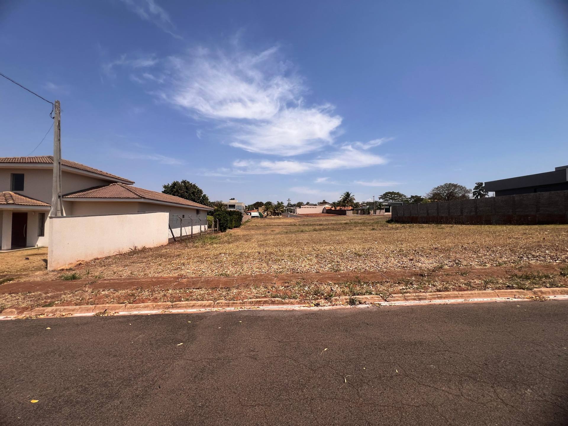 Terreno em Condomínio Fechado