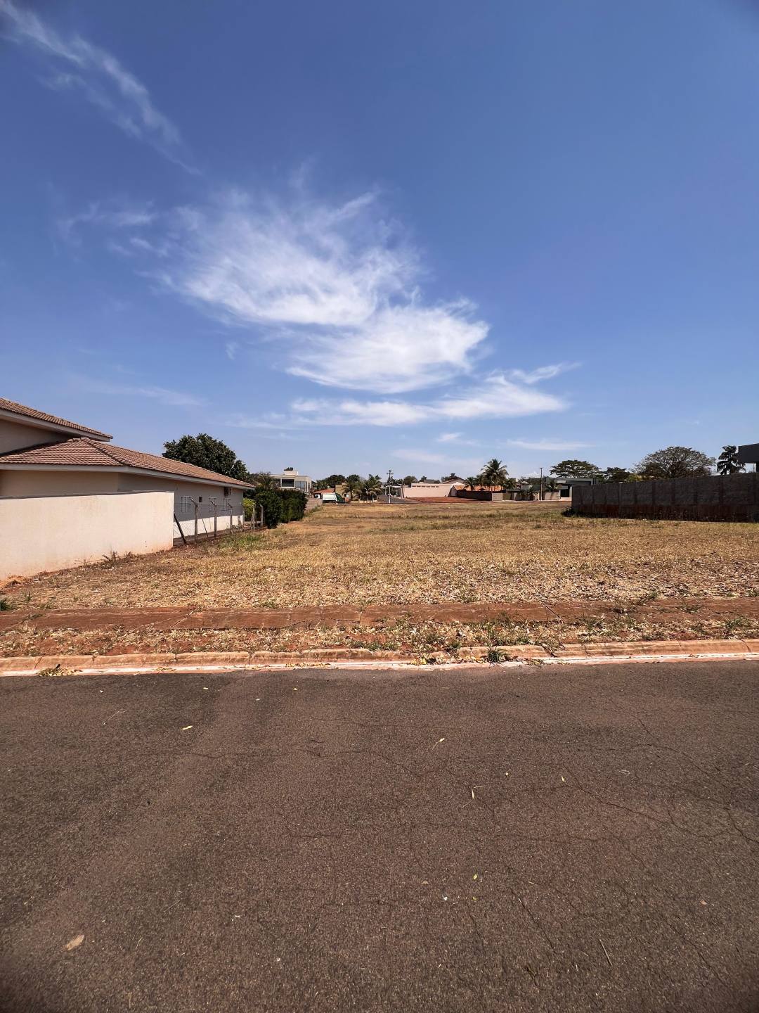 Terreno em Condomínio Fechado