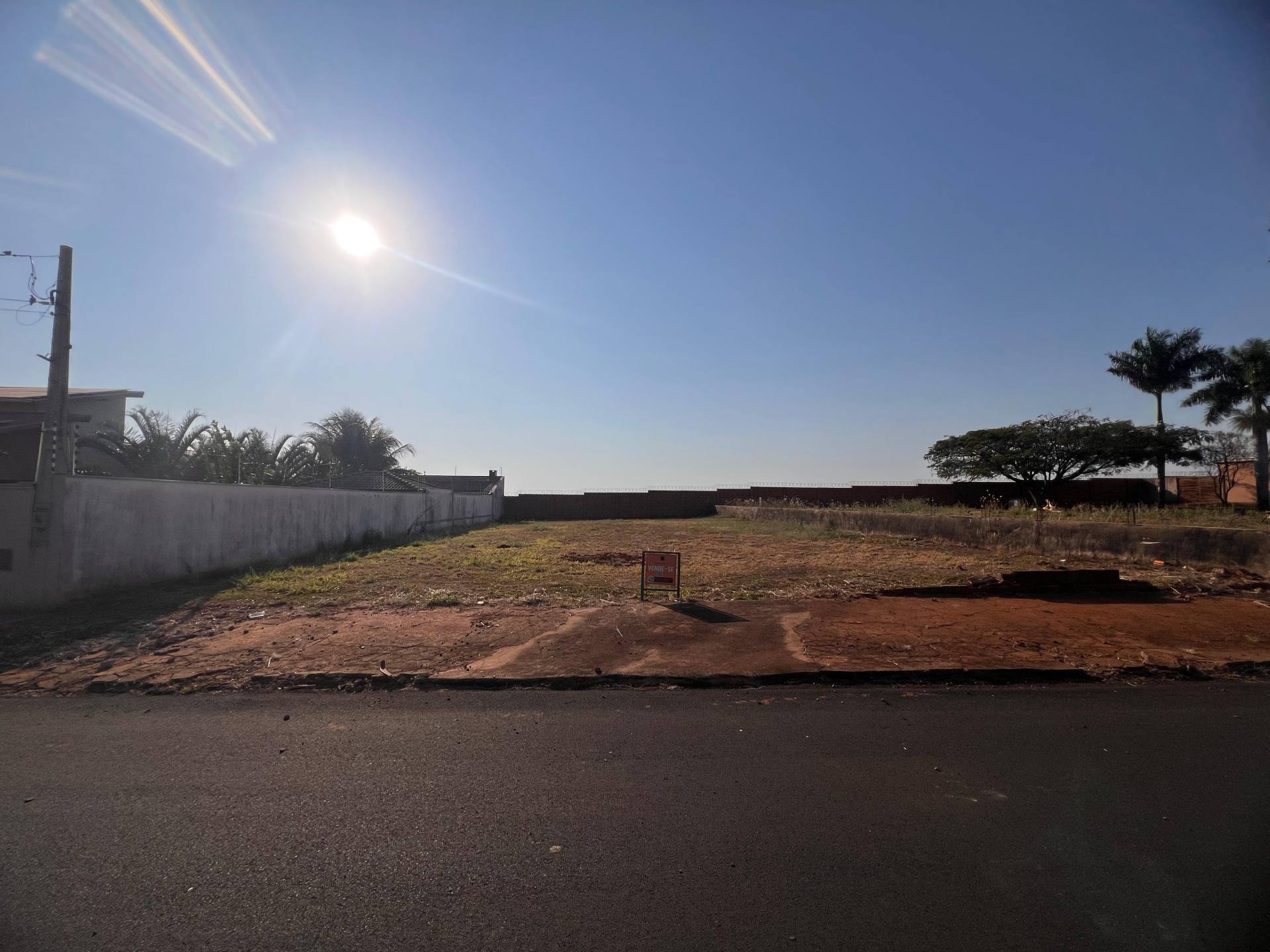 Terreno em Condomínio Fechado