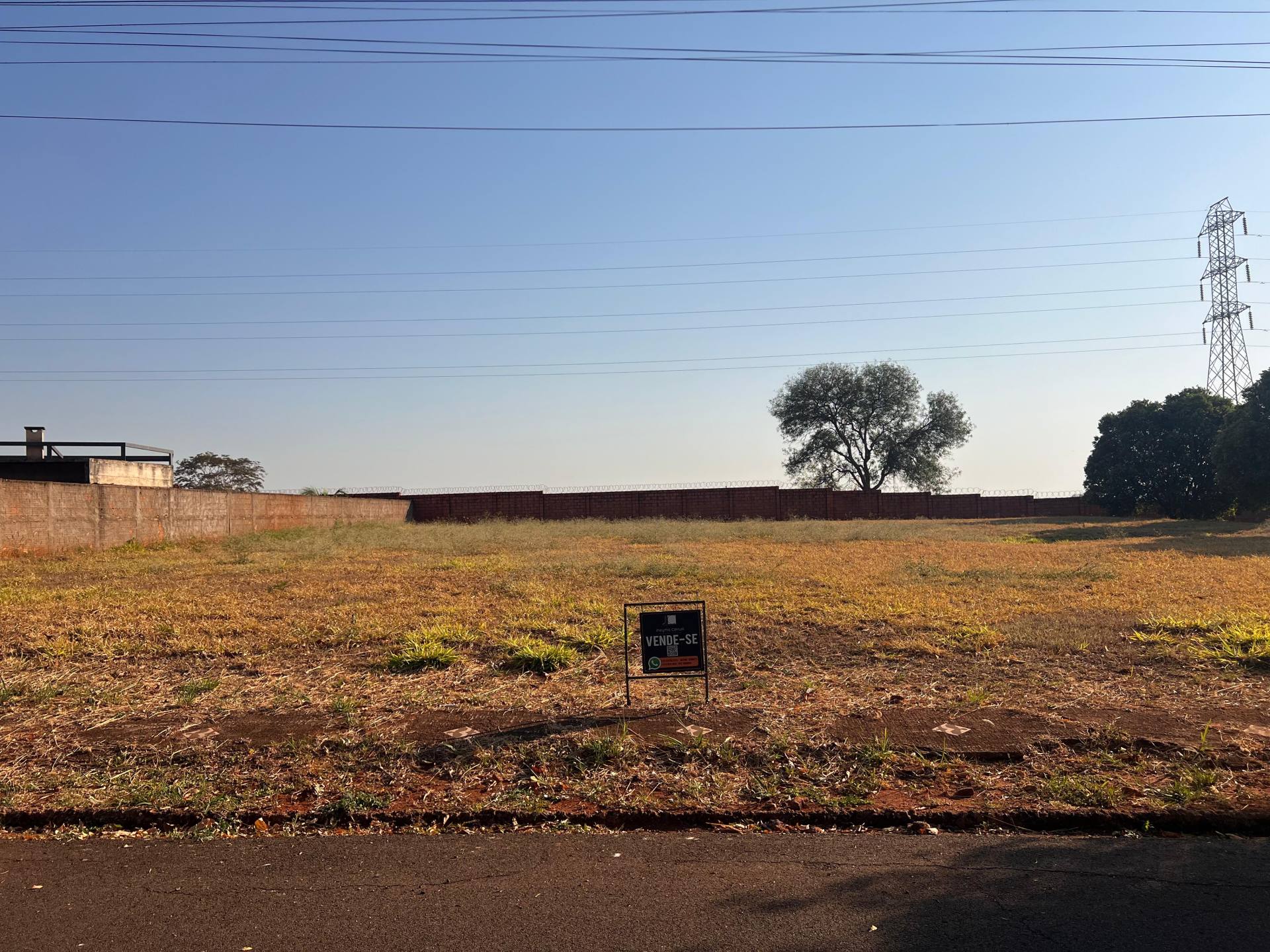 Terreno em Condomínio Fechado