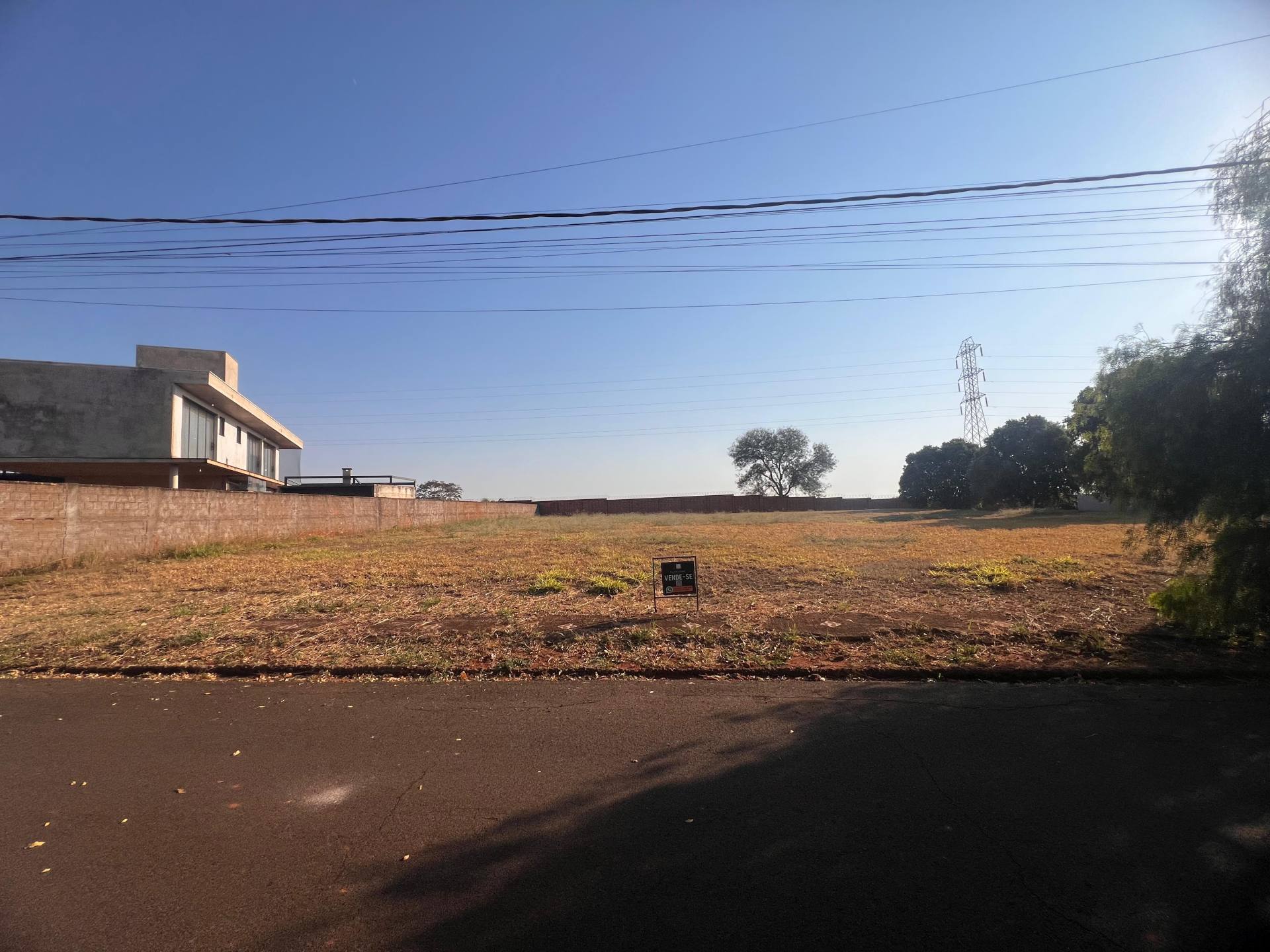 Terreno em Condomínio Fechado