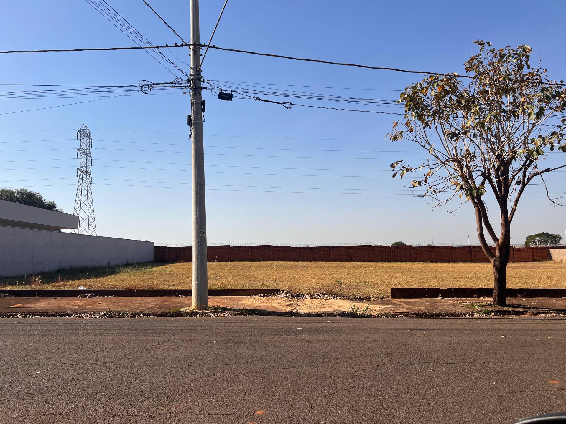 Terreno em Condomínio Fechado