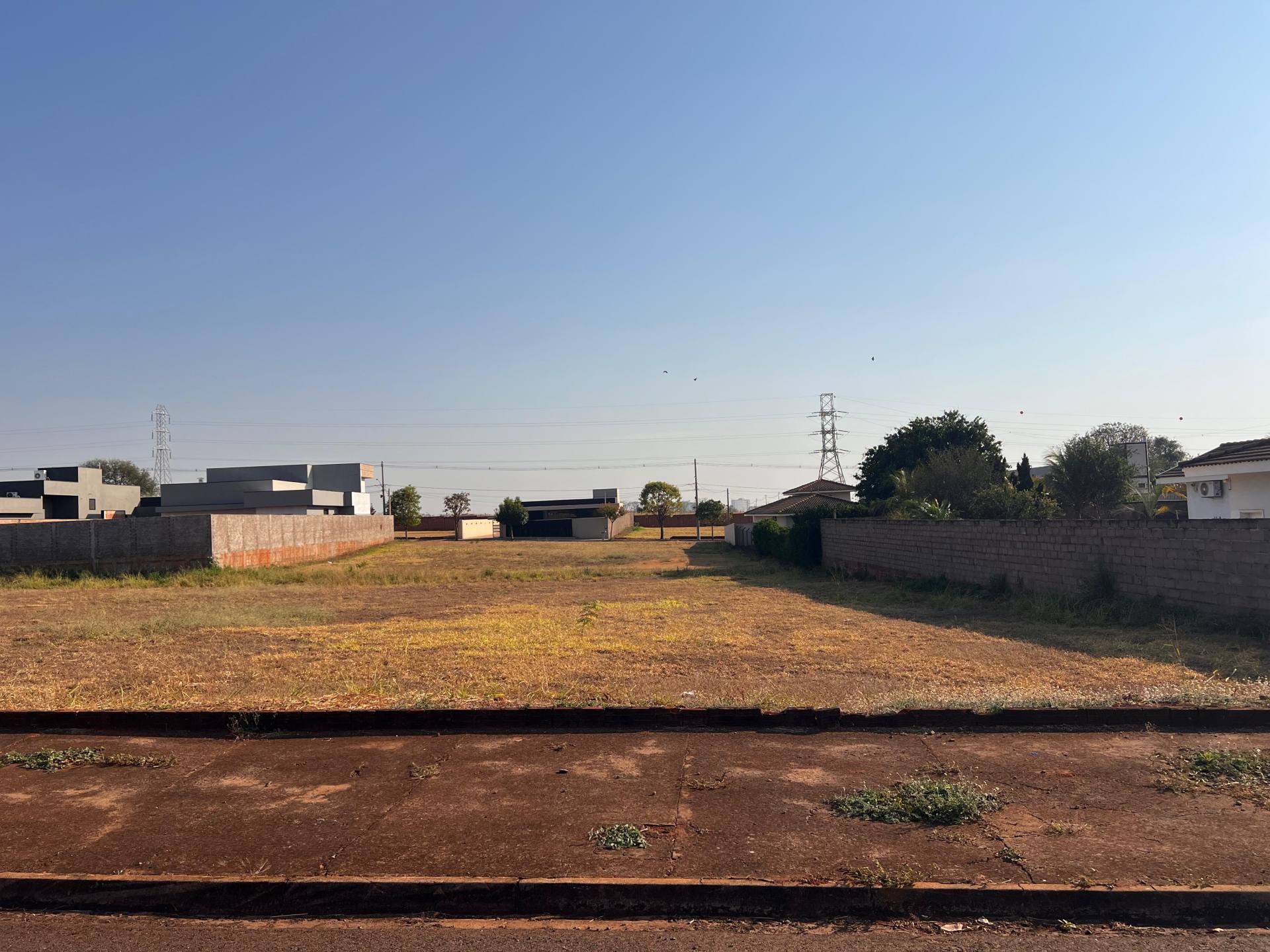 Terreno em Condomínio Fechado
