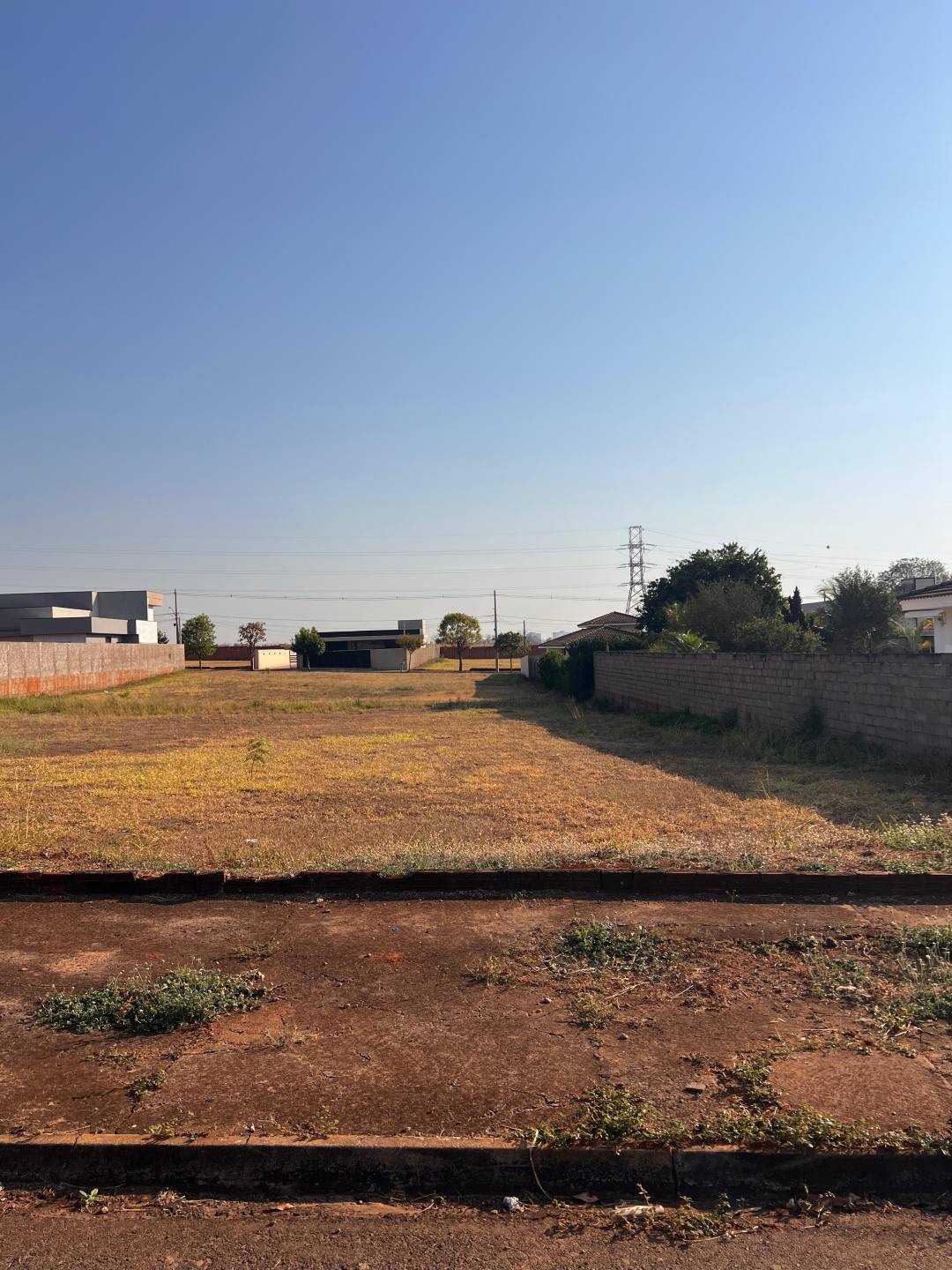 Terreno em Condomínio Fechado