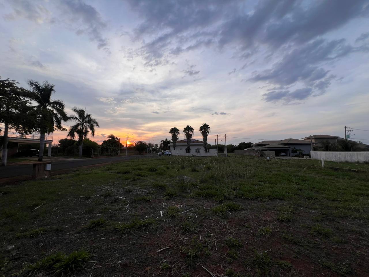 Terreno em Condomínio Fechado