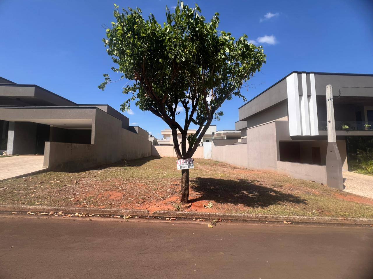 Terreno em Condomínio Fechado